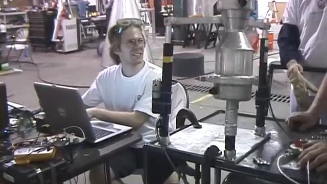 John Carmack demonstrates rocket engine gimbaling 2005/05/17 смотреть онлайн