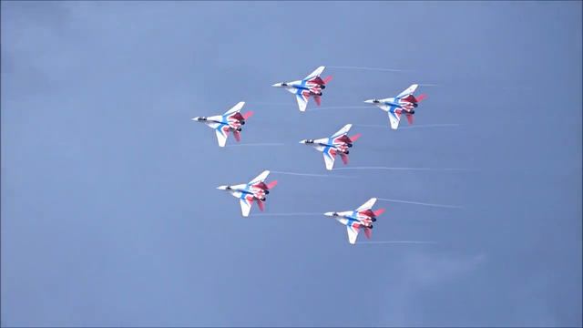 Пилотажная группа Стрижи МАКС 2017 смотреть онлайн