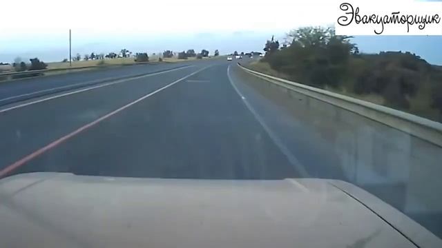 АВАРИИ ГРУЗОВИКОВ - ПОДБОРКА ЖЕСТИ ЭВАКУАТОРЩИКА #Аварии #Грузовик #Жесть #Эвакуатор смотреть онлайн