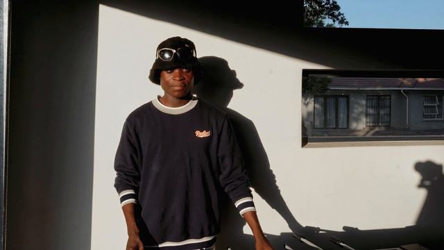BONGA- A short doccie on the process of making Mpho Wabadimo's first single. смотреть онлайн