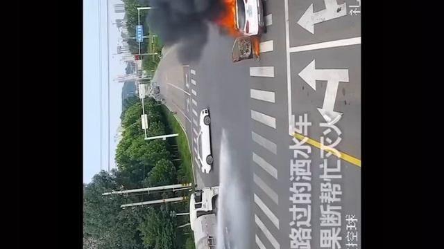 Car caught fire on road in China|ExploreChina|BeautifulChina|ChinaNews|Great China Technology смотреть онлайн