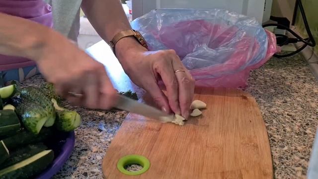 Влог : Молосолю огурцы по рецепту от подписчицы Виктории ??