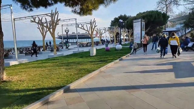 Ялта. Набережная 2021. Тусовочная и прогулочная зона. смотреть онлайн