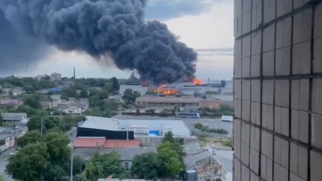 Последствия утреннего удара по одесской промзоне. смотреть онлайн