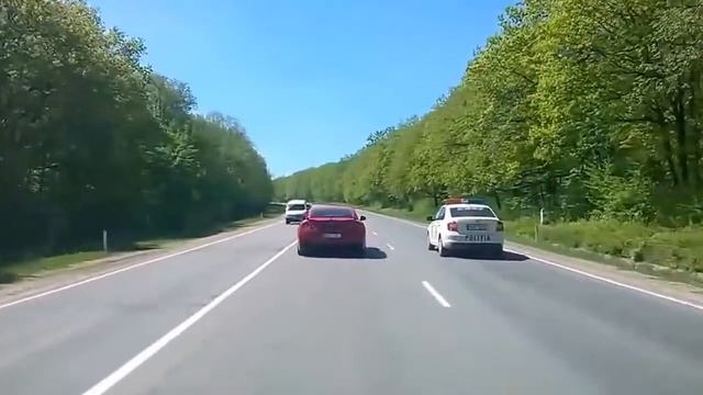 GTR троллит ментов!!! GT R mocks cops смотреть онлайн