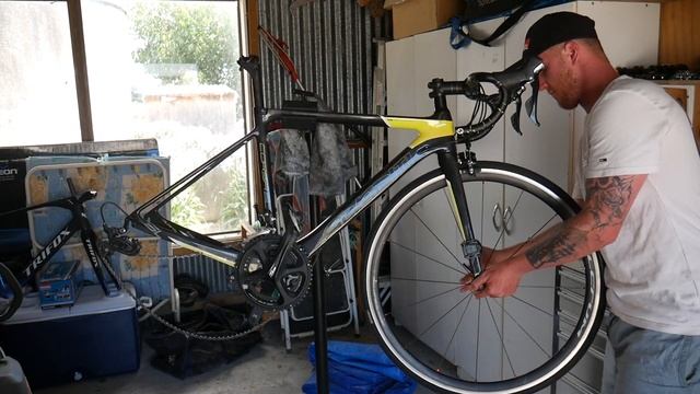 building my GIRLFRIEND a RACE BIKE! смотреть онлайн
