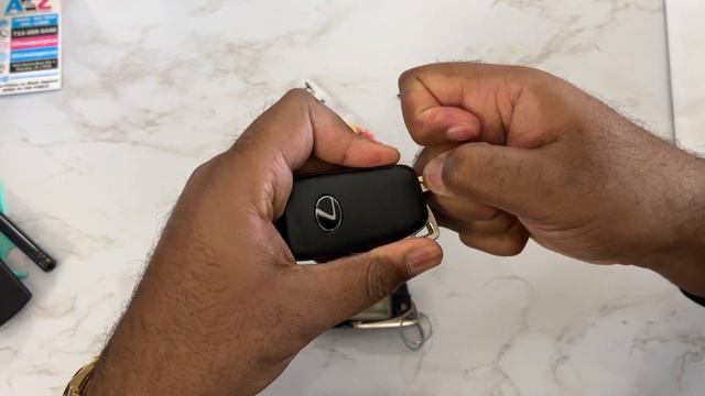 HOW TO FIX A BROKEN LEXUS KEY FOB | HOW TO REPLACE LEXUS RX350 KEY FOB BATTERY смотреть онлайн