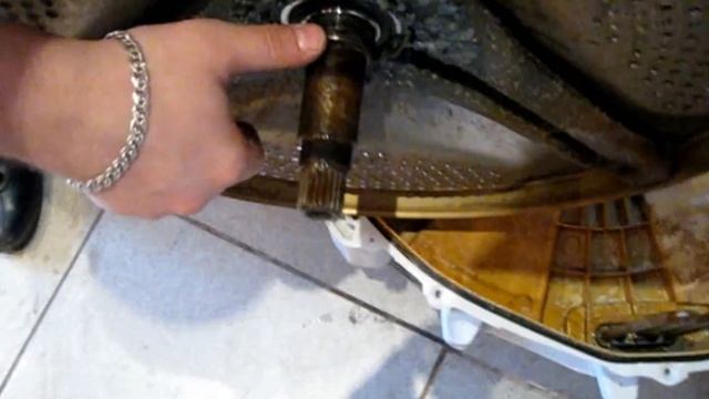 Замена подшипника в стиральной машине LG F1089ND5 с прямым приводом смотреть онлайн