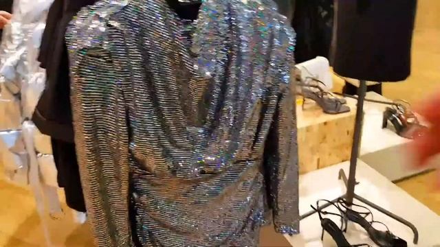 Во что одевают девчонок на новый год мировые бренды, обзор женской одежды. смотреть онлайн