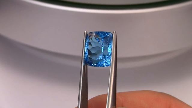 Природный камень топаз. Цвет - Swiss Blue. Narural Blue Topaz.