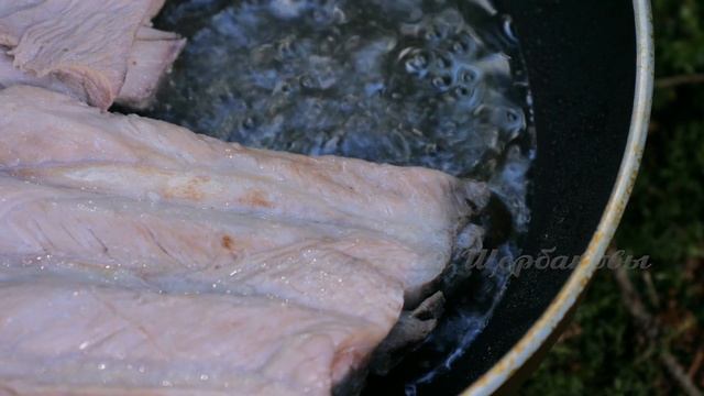 ЖАРЕНЫЕ свиные РЕБРЫШКИ. Вкуснейшее блюдо ВСЕГО за 15 минут в лесу под пение птичек! смотреть онлайн