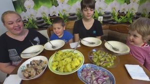 селëдка по корейски и картошка с маслом/ жизнь в селе навеселе / мукбанг по деревенски