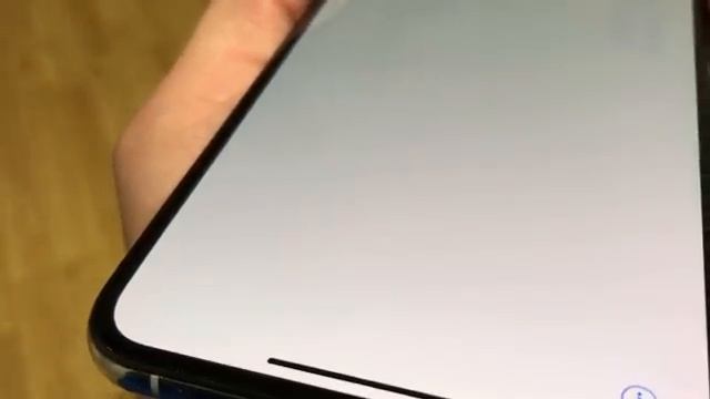 iPhone XS Max брак - ПЯТНО на ДИСПЛЕЕ или вмятина на матрице? смотреть онлайн
