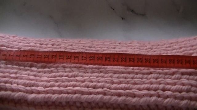 ВЯЖЕМ КРАСИВУЮ ОБЪЕМНУЮ ШАПКУ ИЗ ТОЛСТОЙ ПРЯЖИ РЕЗИНКОЙ 1 *1. КОМПЛЕКТ ШАПКА + СНУД. смотреть онлайн
