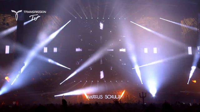 Markus Schulz plays 'Marcos - Cosmic String (Daxson Remix)' (Live at Transmission Prague 2018) [4K] смотреть онлайн
