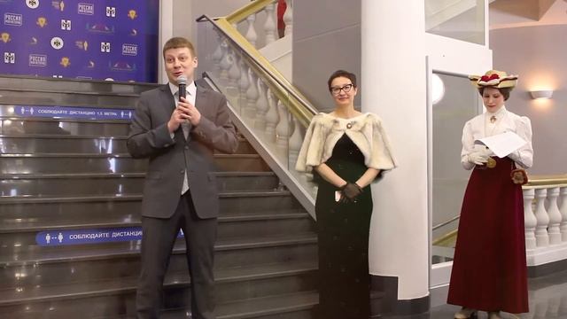 Дефиле в нарядах ХХ века показали в Историческом парке «Россия – моя история» смотреть онлайн