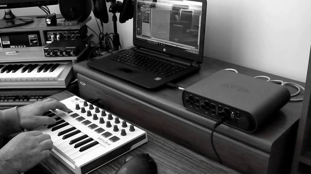 Arturia Minilab mk2 Avid Mbox3 Roland PC200mk2 FullBucket FB3300 Korg M1 NativeFM8 Superteclados.co смотреть онлайн