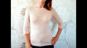 Пуловер с круглой кокеткой без швов, связанный спицами сверху вниз, с азиатским