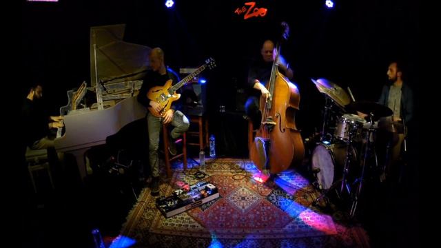 Soloing over Billie's Bounce смотреть онлайн