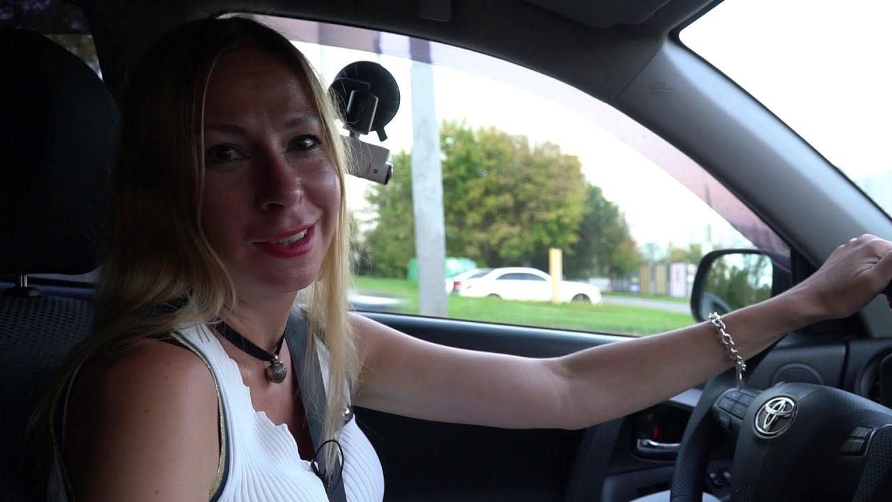 ЛУЧШИЕ Б/У КРОССОВЕРЫ до 800 тыс рублей. Toyota RAV4 Vs Mitsubishi Outlander. Лиса рулит