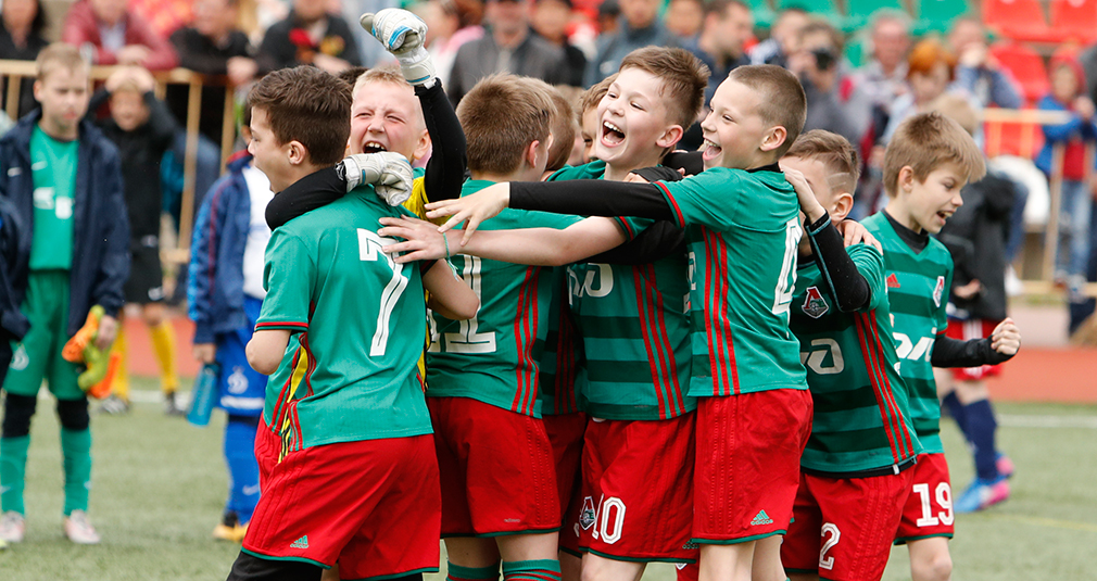 Детско-юношеский футбол в России - почему мы так сильно отстаем от всего мира_ смотреть онлайн