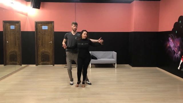 Александр Фасолько и Елена Серова. Студия танца "Астра". Salsa. Базовые движения 22 февраля 2021 г. смотреть онлайн