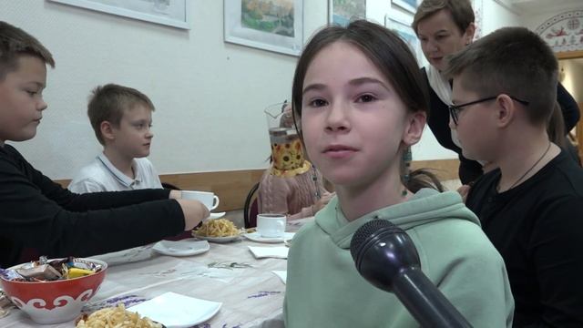 Научились готовить чак-чак. Пушкинские школьники побывали в гостях у татарских бабушек смотреть онлайн