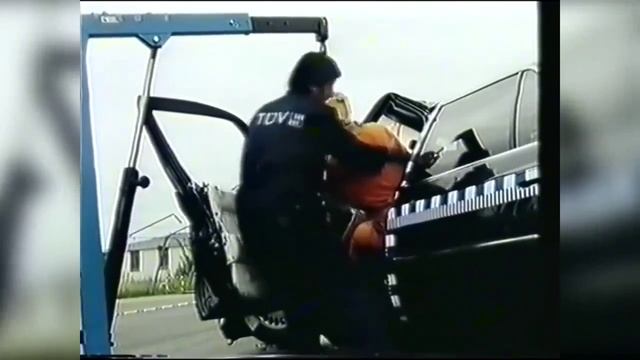 Краш тест Audi 100 c4, BMW e34, Mercedes w124 в переводе на русский язык.mp4 смотреть онлайн