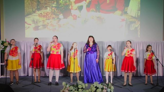 "Россия" Елена Антипина и ансамбль "Домисолька" смотреть онлайн