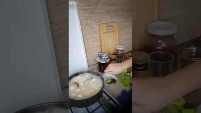 нужно воду наполнить до того чтобы вода покрыла пельмени смотреть онлайн