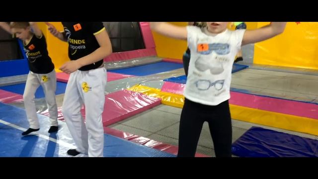 Как становятся классными капоэйристами .... / DENDE CAPOEIRA / OLIMPICO TEAM смотреть онлайн