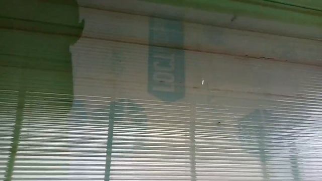 Поликарбонат. Как ободрать защитную плёнку которая начала разрушаться. Может кому-нибудь пригодится смотреть онлайн