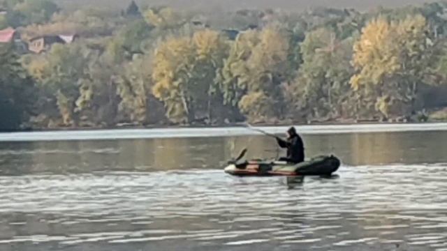 Осенняя рыбалка фидером на реке Донец, белую рыбу словить все сложнее и сложнее, но можно. смотреть онлайн