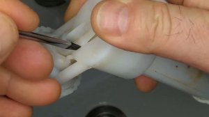 Бачок унитаза не держит воду из-за этой штуки. Ремонт сливного бачка с кнопкой