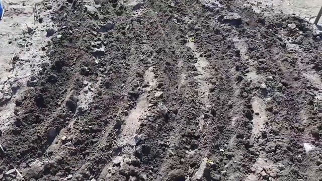 Создание клумбы с элементом горки из автомобильных шин часть 2 смотреть онлайн