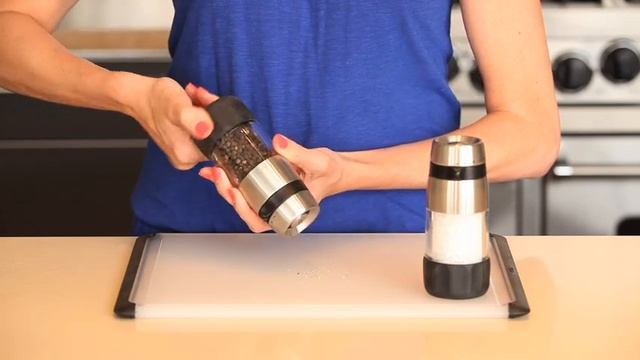 OXO Good Grips® Salt & Pepper Grinders смотреть онлайн