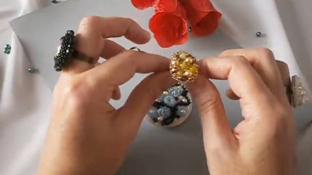 Видеообзор украшений Крупные кольца Вышивка камнями смотреть онлайн