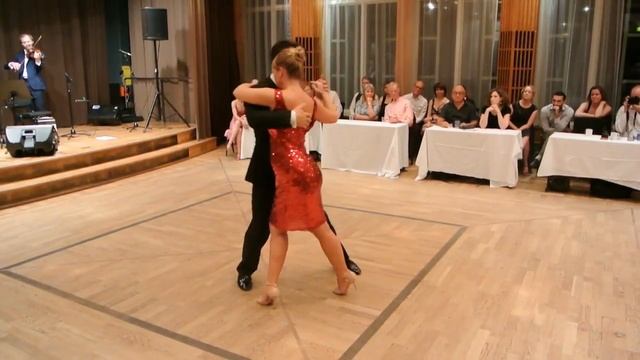 Maja Petrović & Marko Miljević - "El último café" - Solo Tango Orquestra смотреть онлайн