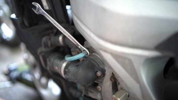 Coolant drain and change/replacement on the BMW K1200S/K1300S