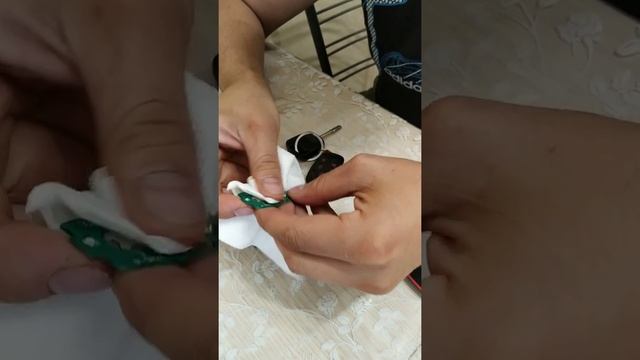 Как разобрать и заменить батарейку в брелоке от сигнализации смотреть онлайн