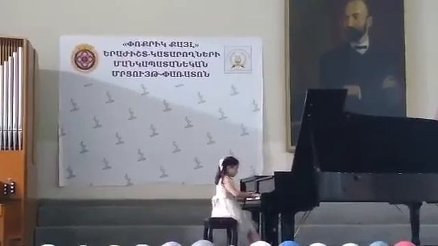Zhanna Movsesyan Piano/Grieg Butterfly смотреть онлайн