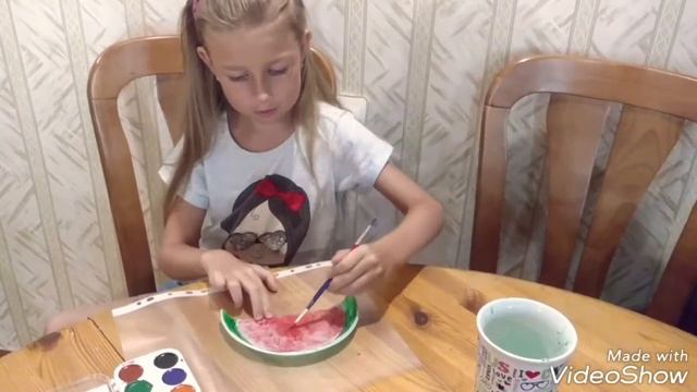 Арбузная долька из пластиковой тарелки своими руками ? #DIY смотреть онлайн
