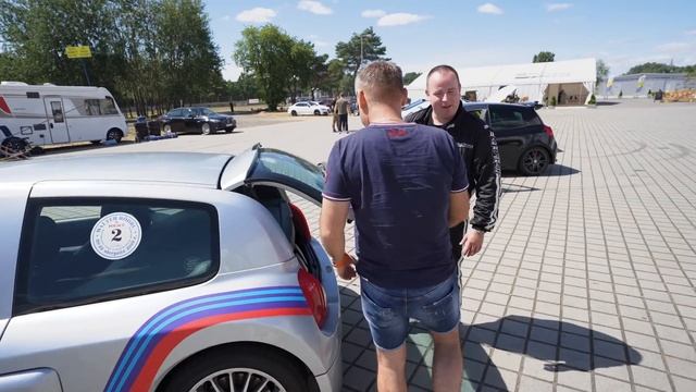 To jest nie do wiary, że Renault potrafi tak brzmieć! Clio z silnikiem V6. смотреть онлайн