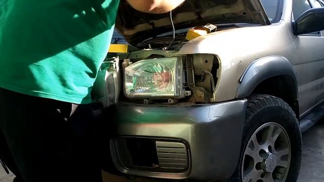 Nissan pathfinder 2000 (instalando luces led delanteras 12000 LÚMENES) смотреть онлайн