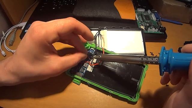 Внешнее зарядное устройство с солнечной батареей и аккумулятором смотреть онлайн