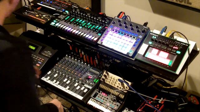 Roland TR-8, VP-03 + Korg Volca FM + Yamaha RX-8 + Novation Circuit techno jam смотреть онлайн