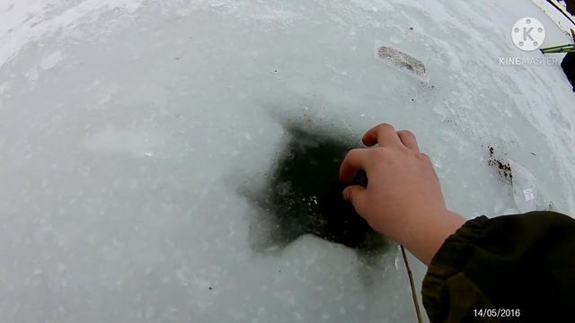 ПОДЛЁДНАЯ РЫБАЛКА.Тестирую бомжепечку. Готовлю суп как истинный отшельник.