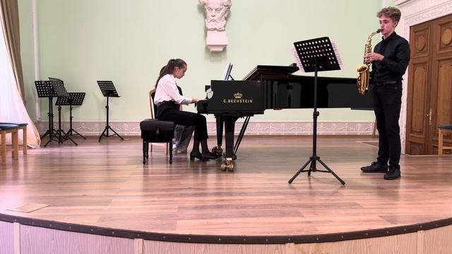 Калинкович Концерт-каприччио для саксофона с оркестром на тему Паганини смотреть онлайн