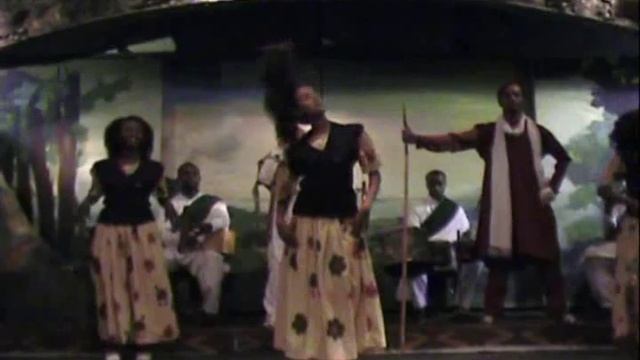 Ethiopian Crazy Head Shake Dance смотреть онлайн
