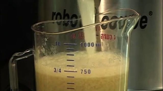 Соковыжималка Robot Coupe J80 Ultra - демонстрация работы. смотреть онлайн